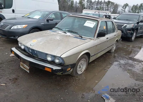 1986 BMW 528 E z USA, uszkodzony, nr VIN WBADK7303G9651495